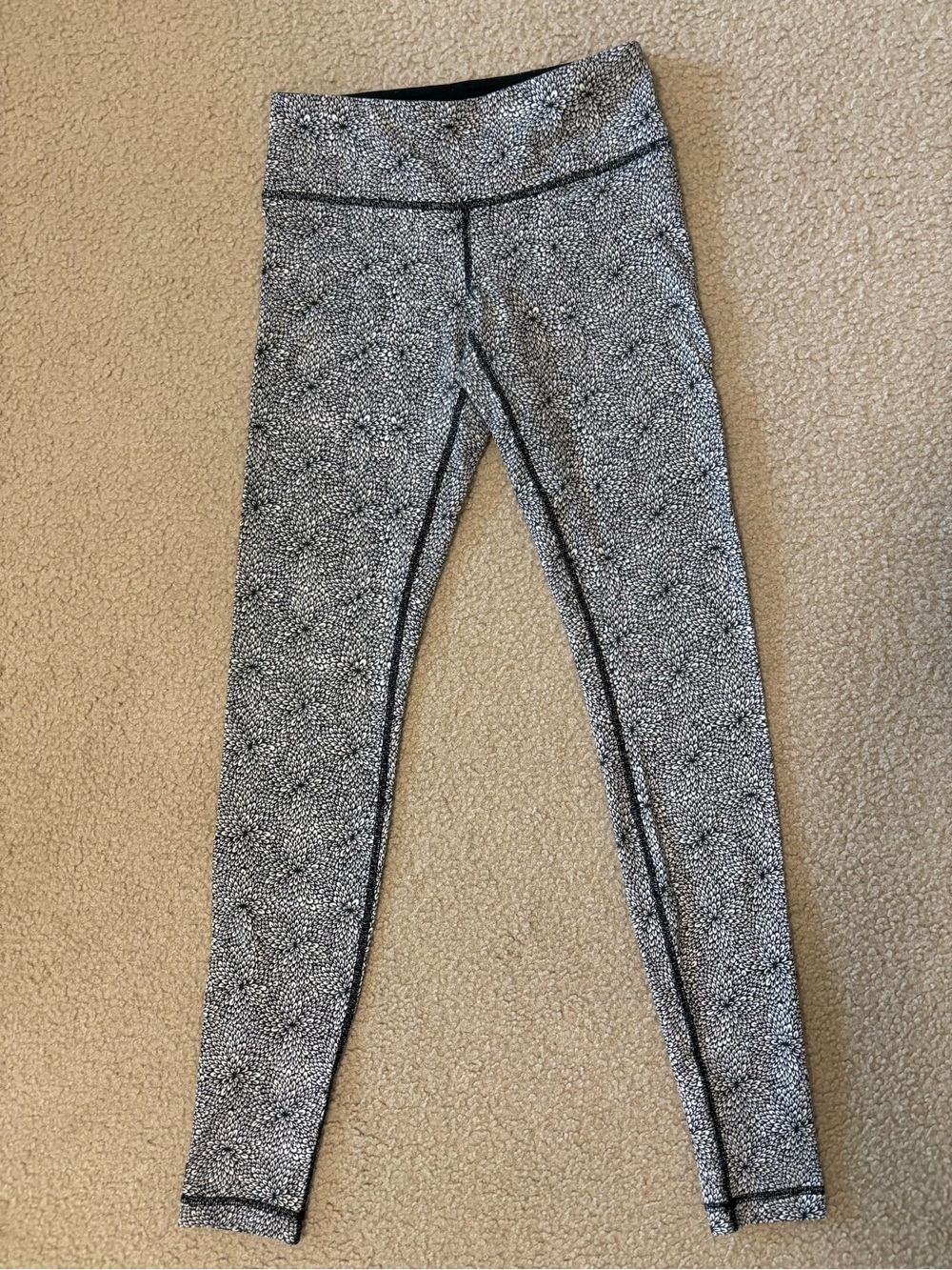 Lululemon Printed High-Rise Yoga Leggings Black & White Pattern Size 4